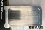 iPhone16手机模具曝光,双镜头竖立排列